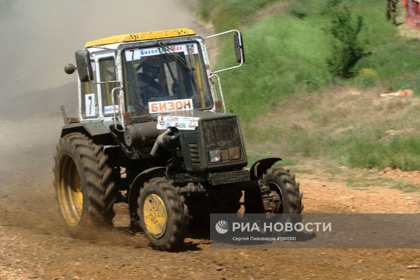 Трактор Бизон