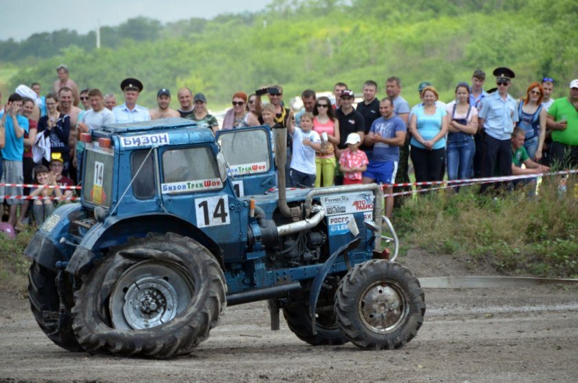 Трактор Бизон 4х4