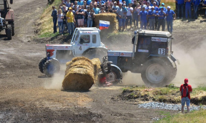 Гонки на тракторах в Ростове на Дону