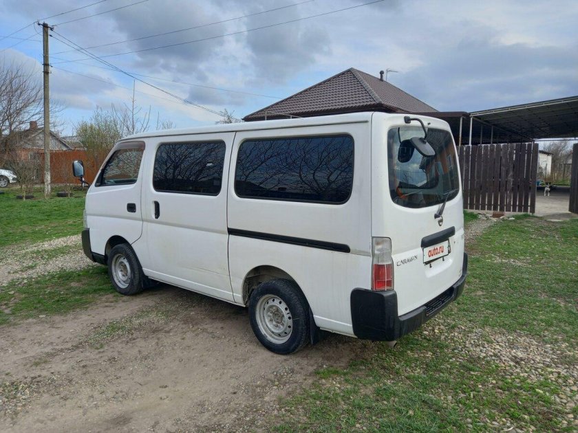 Ниссан урван микроавтобус