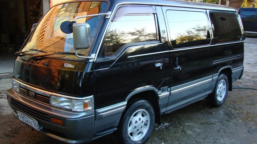 Nissan Caravan 2