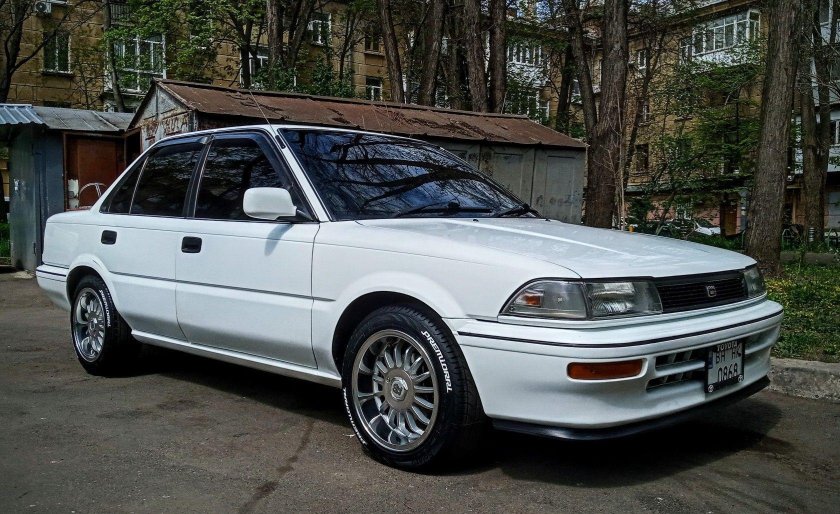Toyota corolla e90 1990