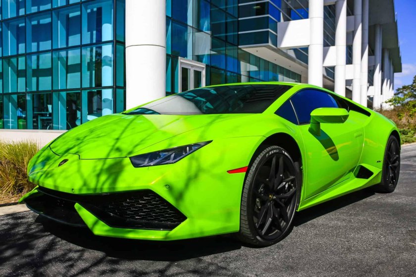 Lamborghini Aventador lp740−4