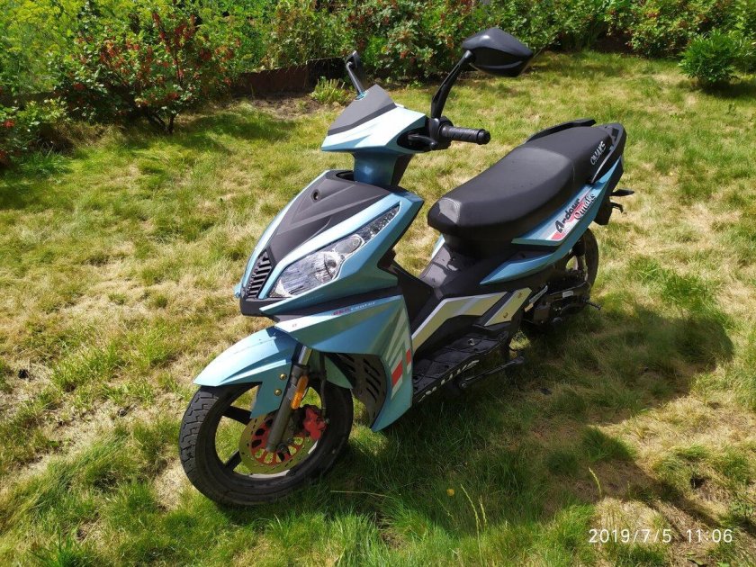 Omaks Motors скутер