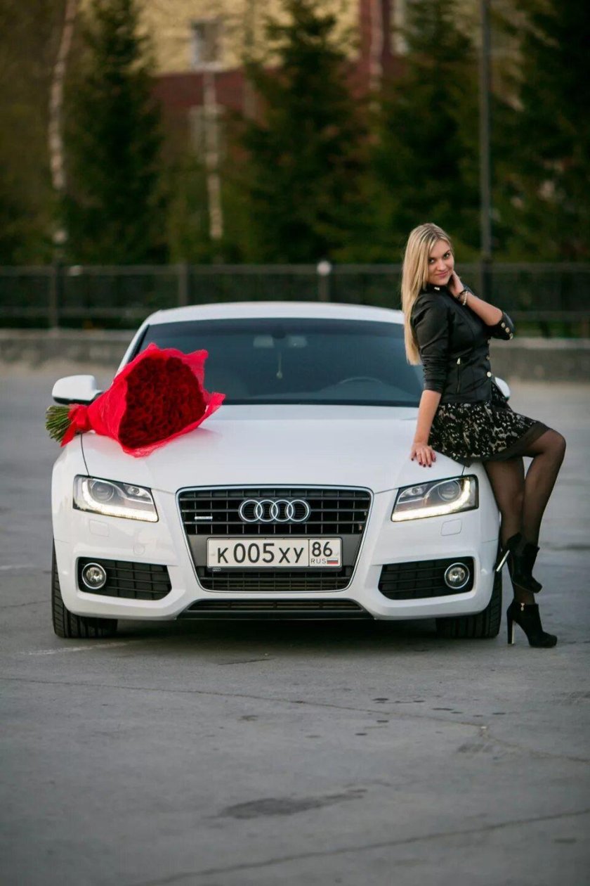 Девушка на Ауди а7