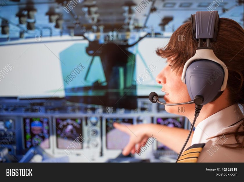 Пилот в наушниках