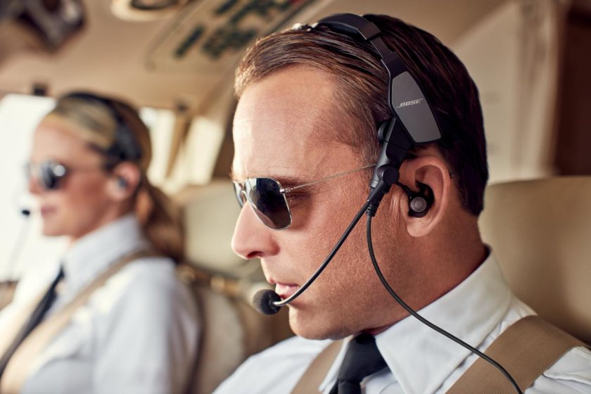 Самолет с наушников