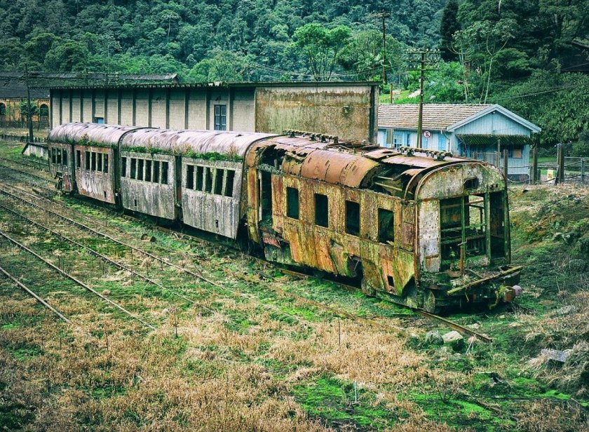 Станция депо заброшенные поезда