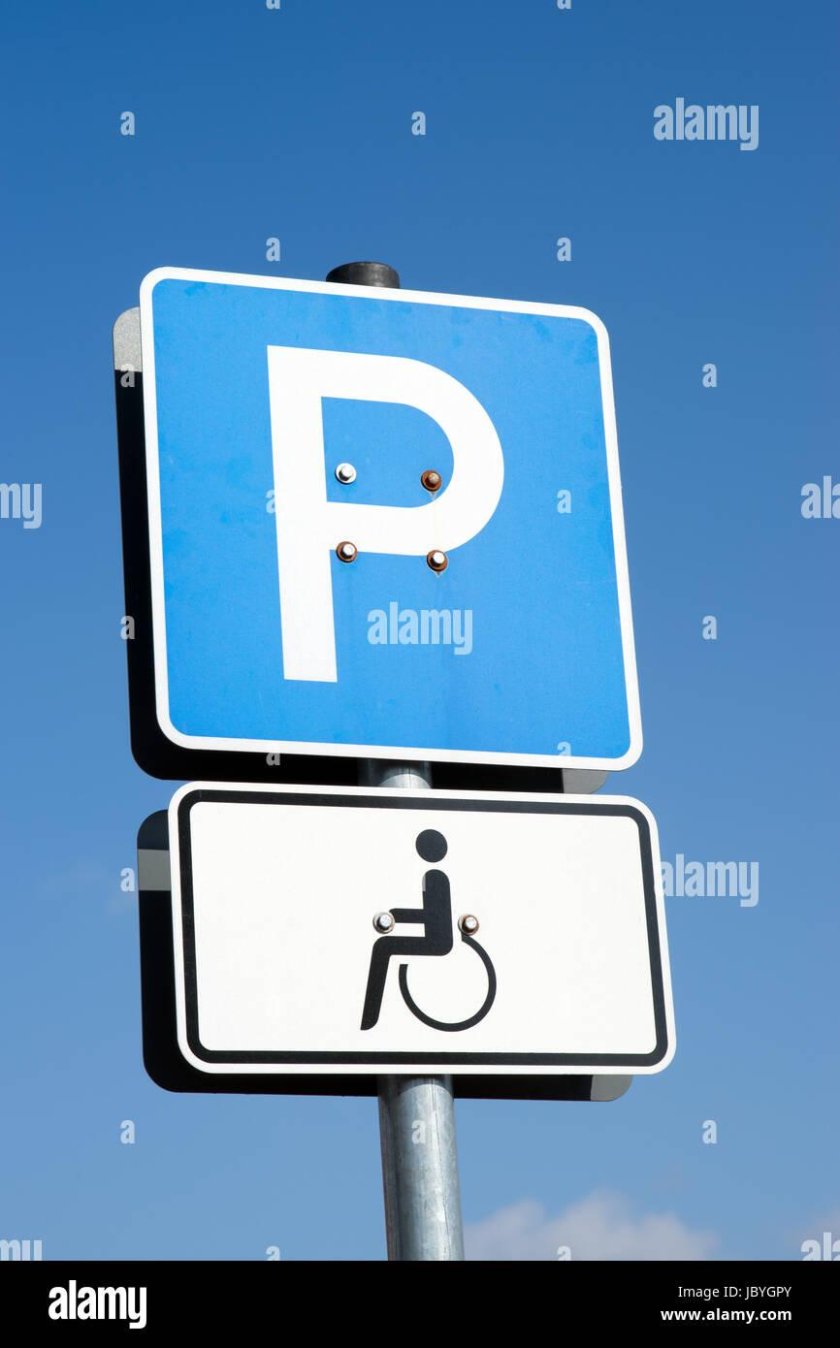 Дорожный знак парковка для инвалидов