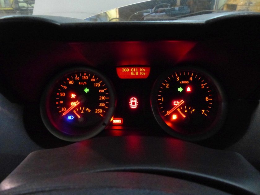 Приборная панель Меган 2