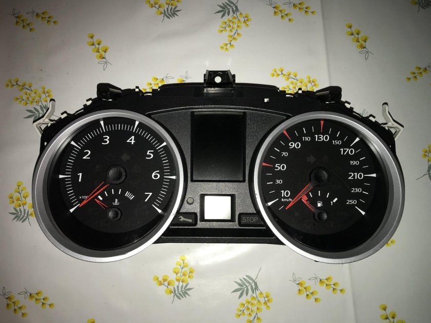 Приборная панель Megane 2