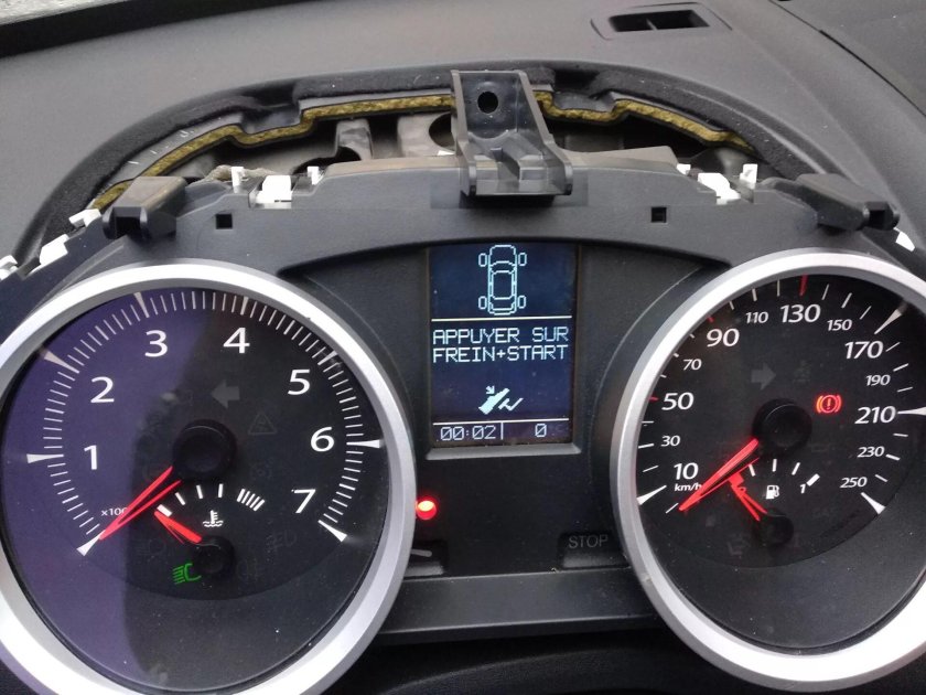 Приборная панель Megane 2