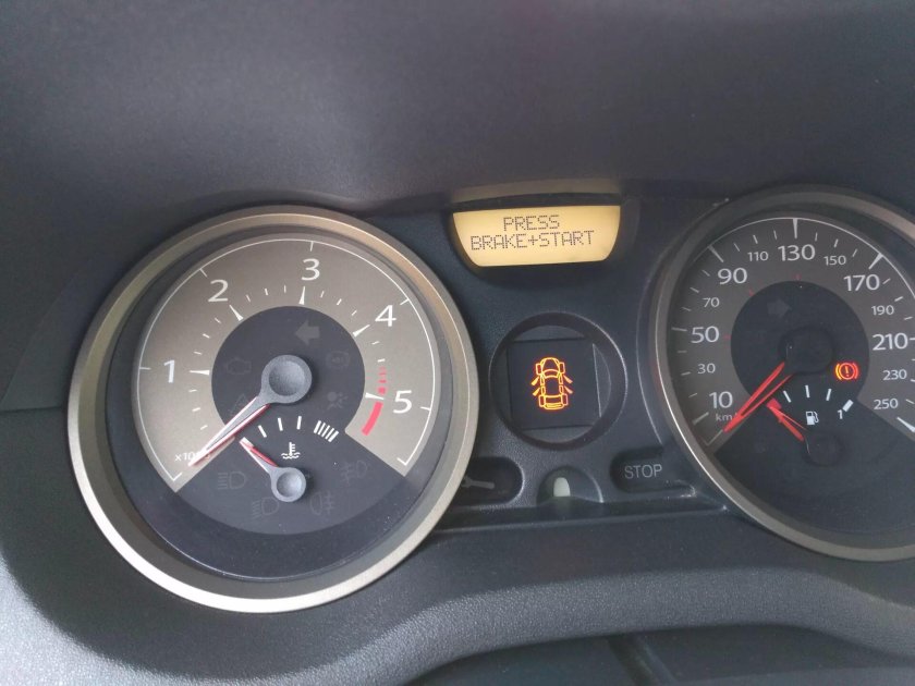 Рено Меган 2 панель приборов