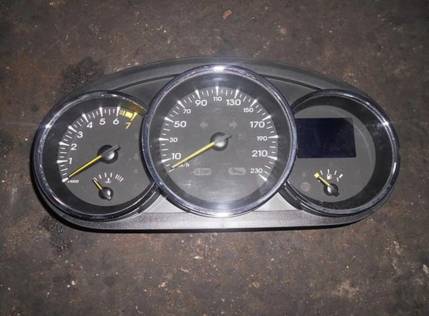 Приборная панель Megane 3