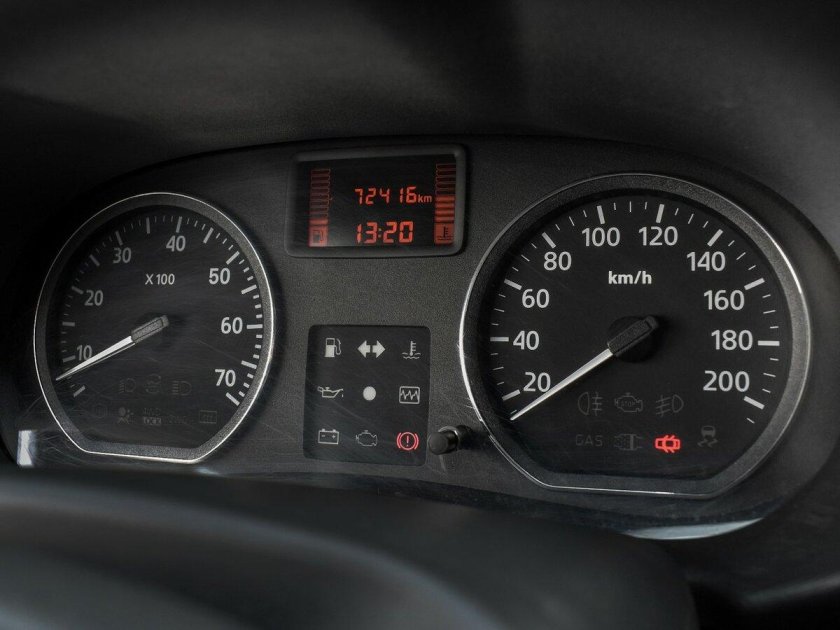 Nissan Terrano 2016 приборная панель