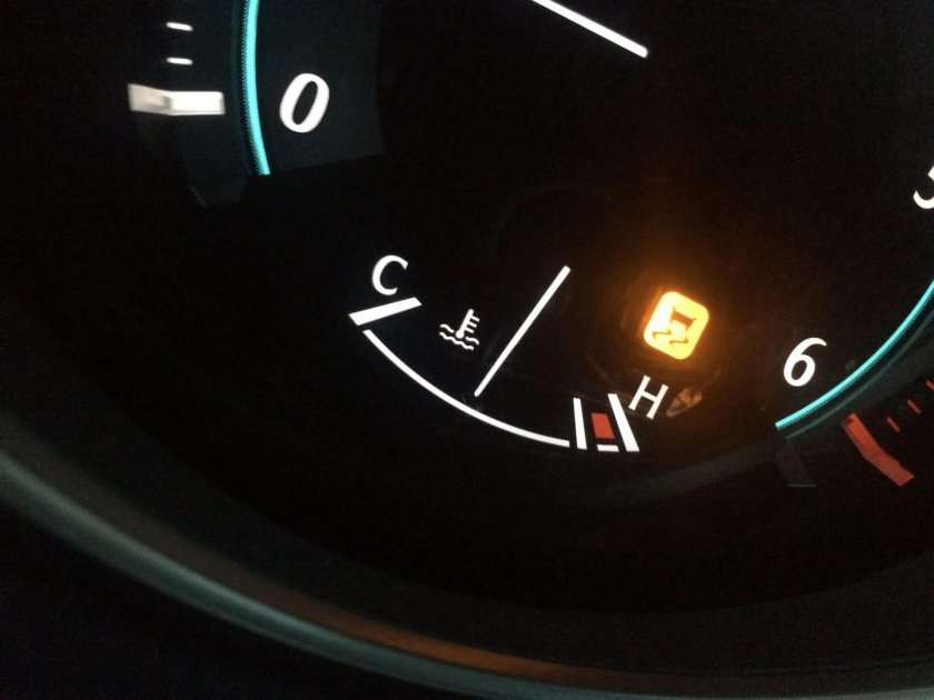 Тойота ленд Крузер 150 горит чек !