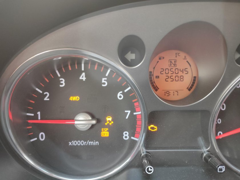 Nissan x Trail 2008 горит лампа 4 WD ESP