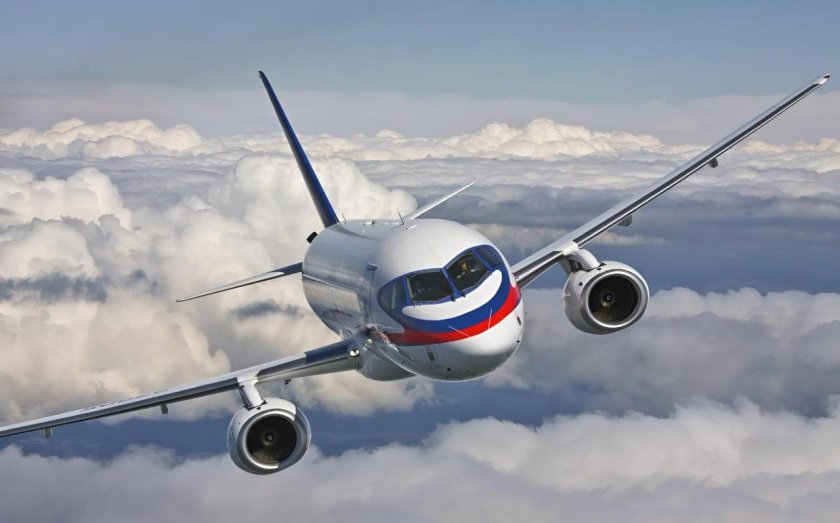 Суперджет 100 в полете