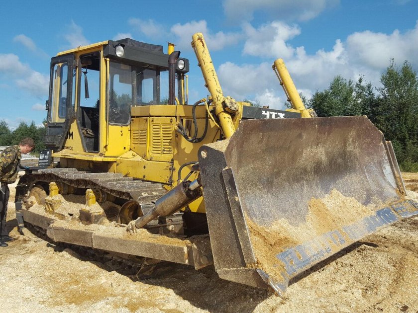 Трактор гусеничный б-10м 1111-Ен