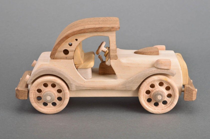 Машинка из дерева