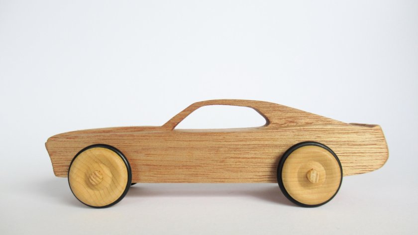 Машинка из дерева