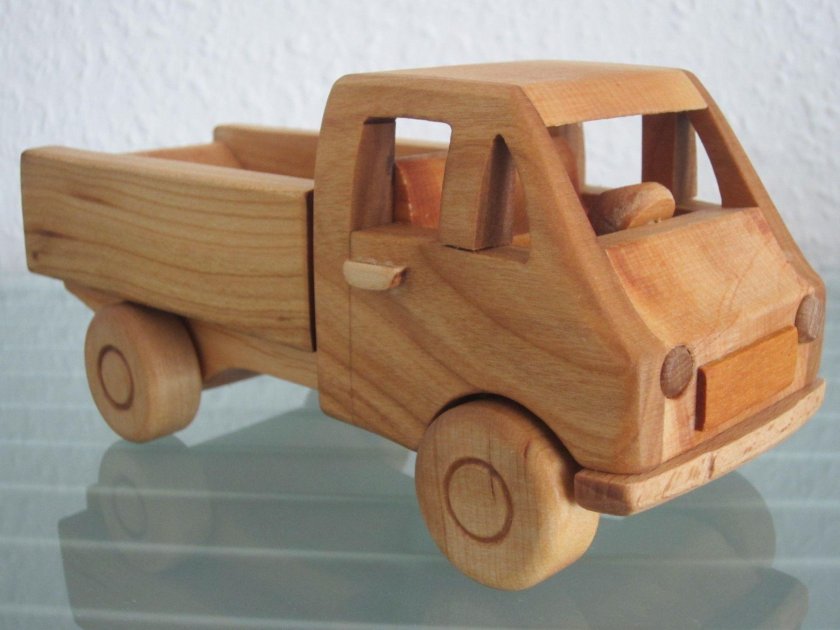Машины для мальчиков из дерева
