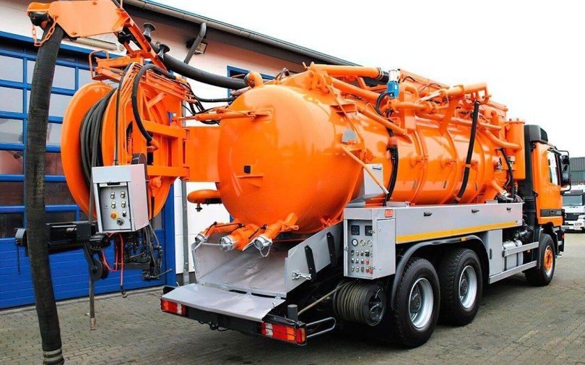 Каналопромывочная илососная машина