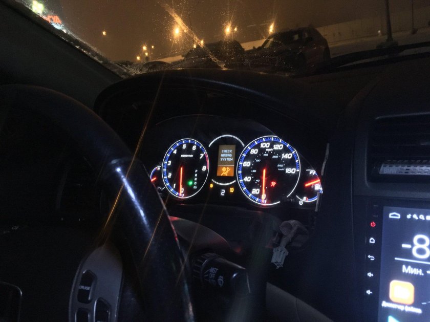 Хонда Аккорд 8 приборная панель ночью