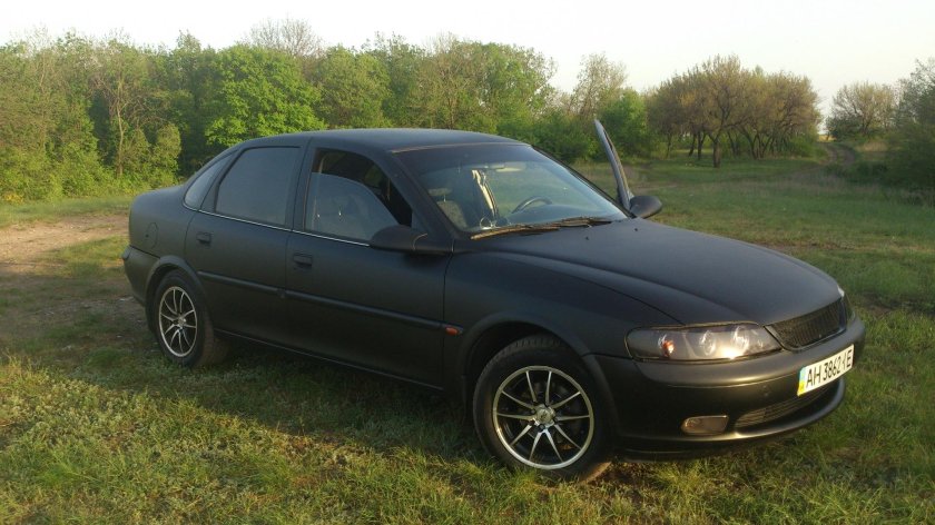 Опель Вектра б черная