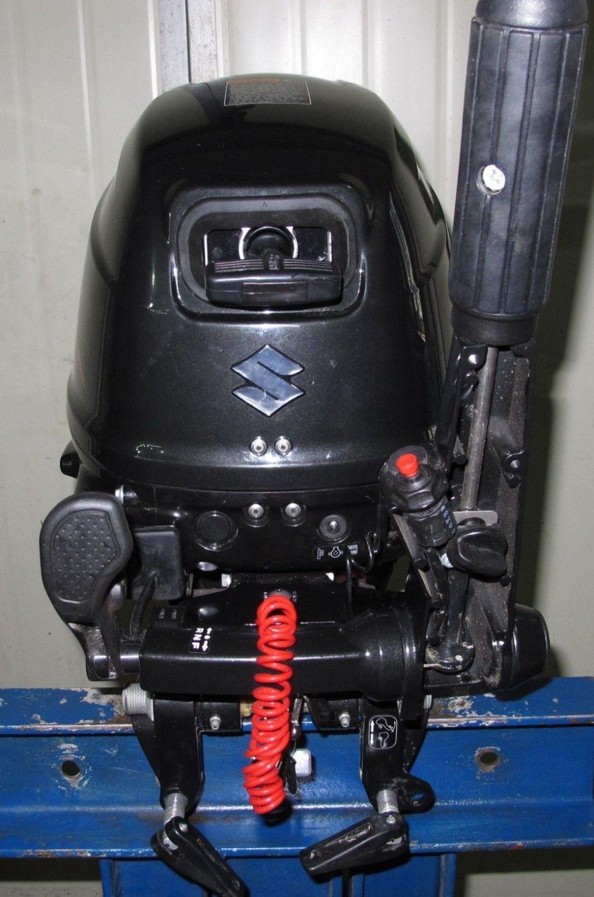 Лодочный мотор Сузуки DF 6