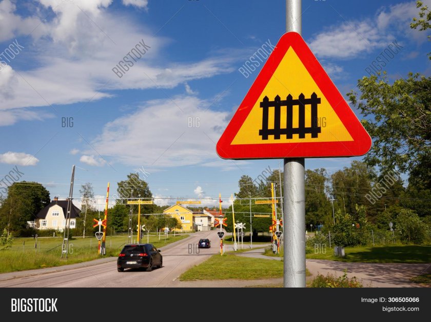 Железнодорожный переезд без шлагбаума