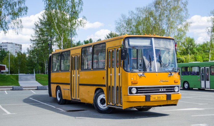 Ikarus 280 02