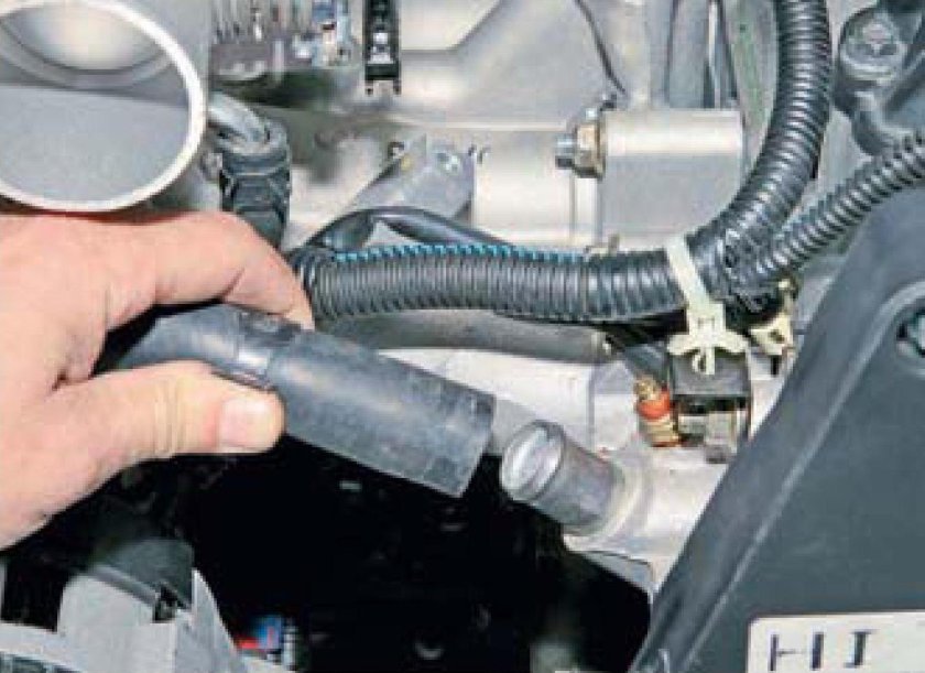 Трубка впускного коллектора Ланос 1.5