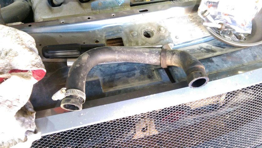 Патрубок Нексия 16 клапанная