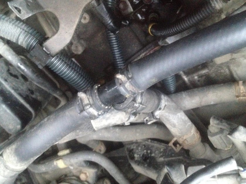 Toyota rav4 тройник системы охлаждения