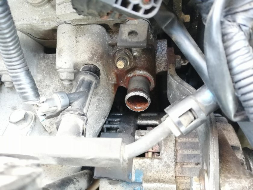 Штуцер впускного коллектора Ланос 1.5