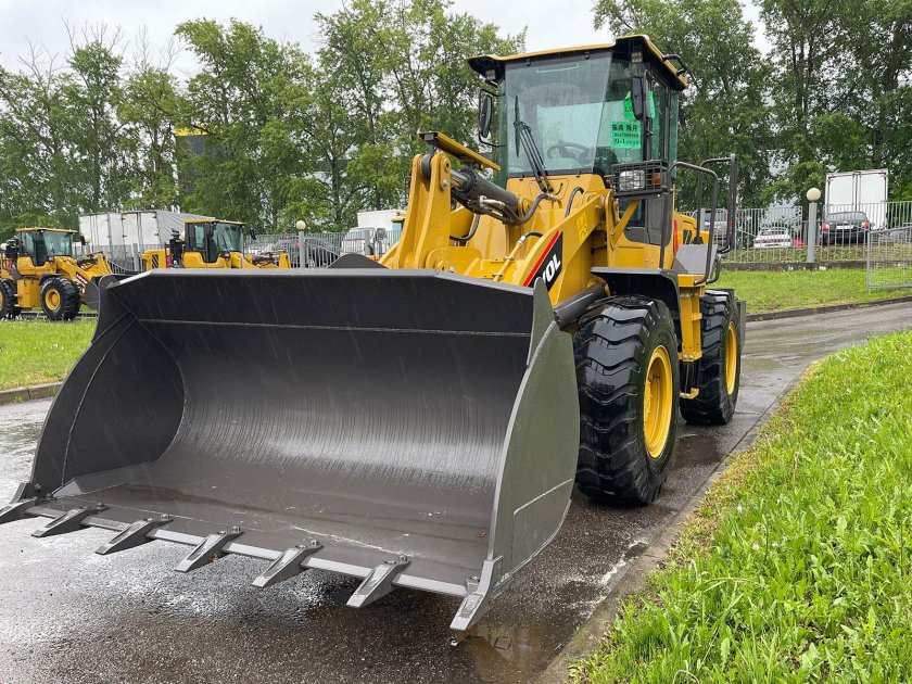 Погрузчик фронтальный бык