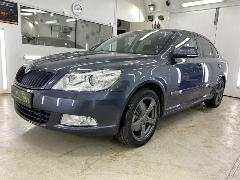 Шкода Октавия 2012 мокрый асфальт