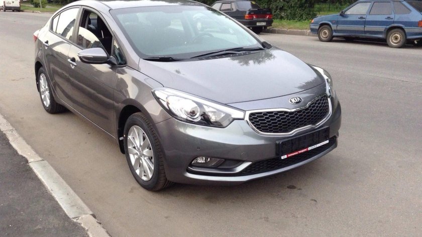 Kia Cerato мокрый асфальт 2022