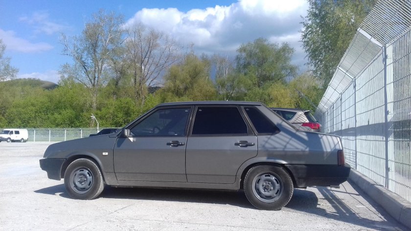 ВАЗ 21099 серая