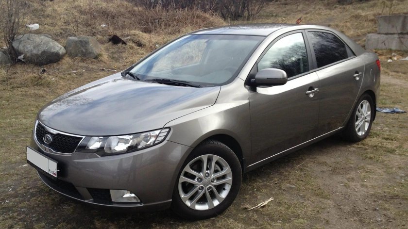 Kia Cerato мокрый асфальт