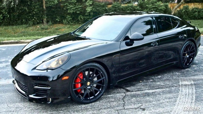 Порше Панамера черный
