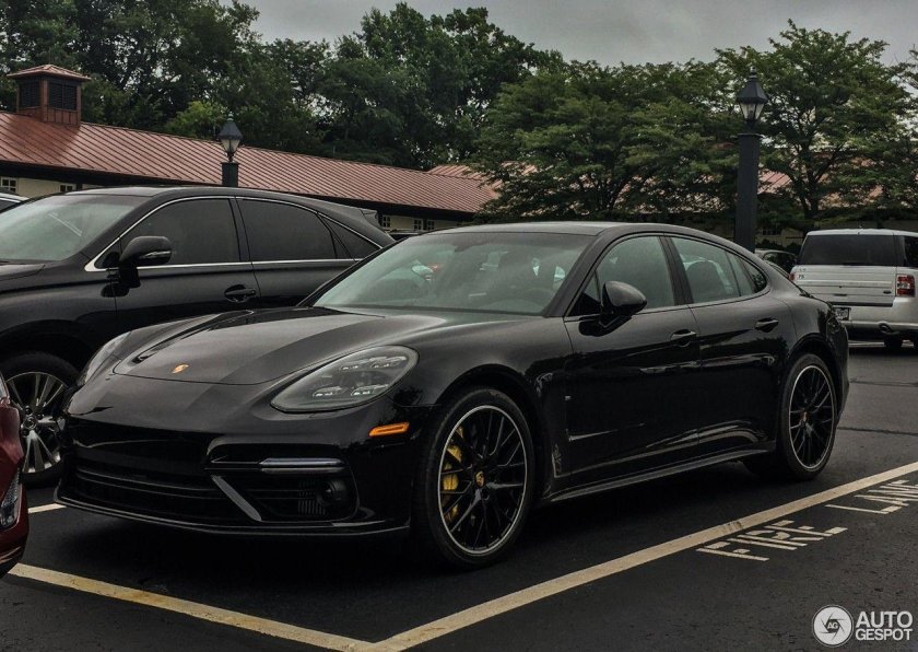 Порше Панамера турбо