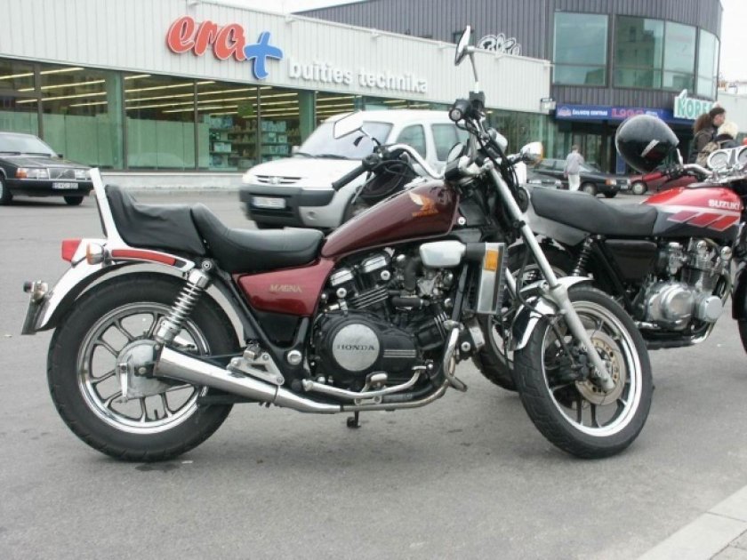 Honda Magna 700