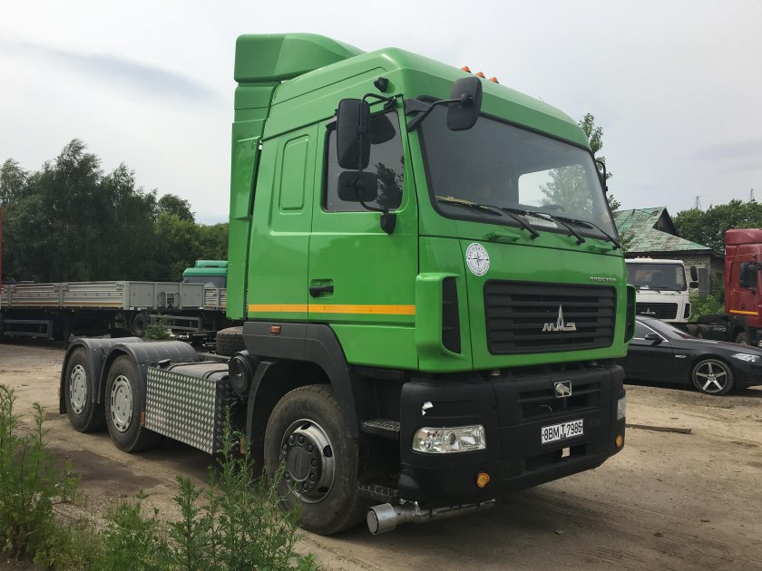 МАЗ 6х4 седельный тягач