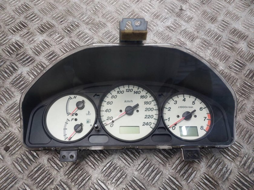 Панель приборов Мазда фамилия 1999