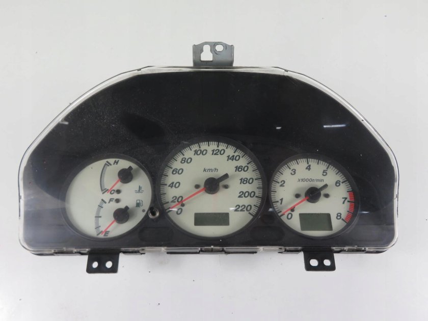 Приборная панель Мазда Премаси 2001