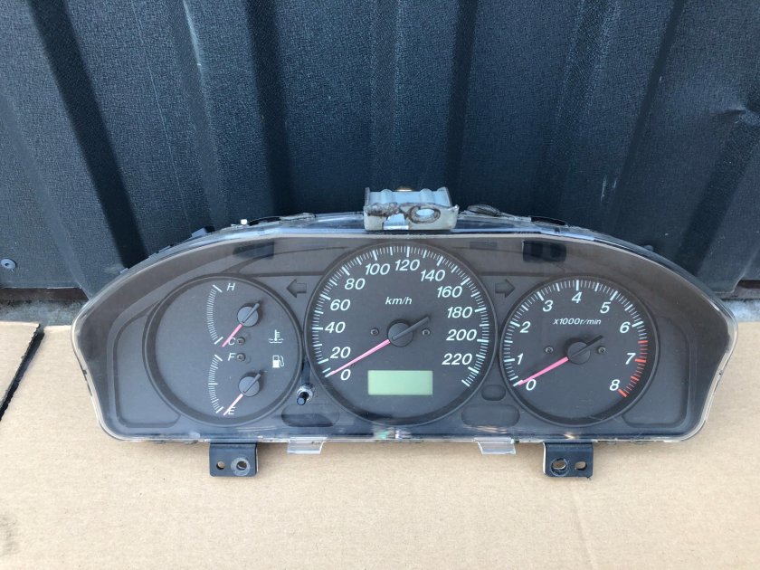 Приборка Мазда 323 2000г