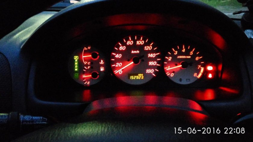 Пересвет приборной панели Mazda familia