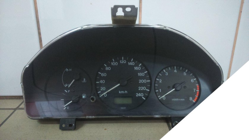 Приборная панель Мазда 626ге